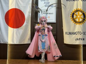 変面ショー　盧　麗娜会員